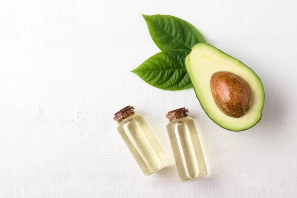Aguacate con aceite de coco para el cabello