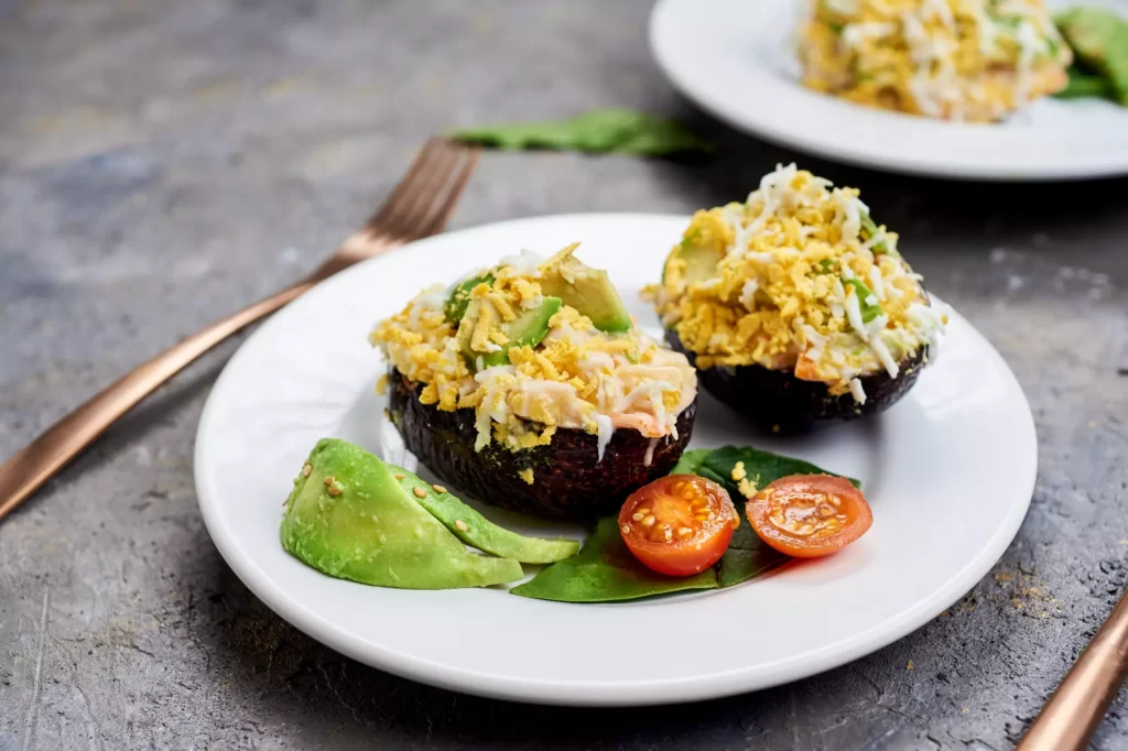 Aguacate frito relleno de queso