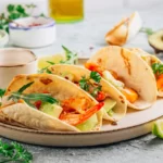 Tacos con Tartar de Salmón y Aguacate
